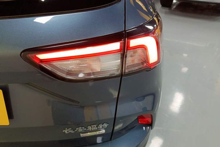 Used Ford Escape 2020 EcoBoost 245 Two-Wheel-Drive Titanium Edition Exterior 3