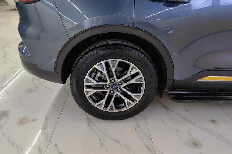 Used Ford Escape 2020 EcoBoost 245 Two-Wheel-Drive Titanium Edition Exterior 5