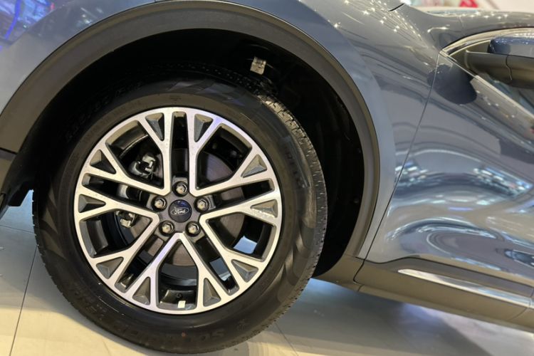 Used Ford Escape 2020 EcoBoost 245 Two-Wheel-Drive Titanium Edition Exterior 5