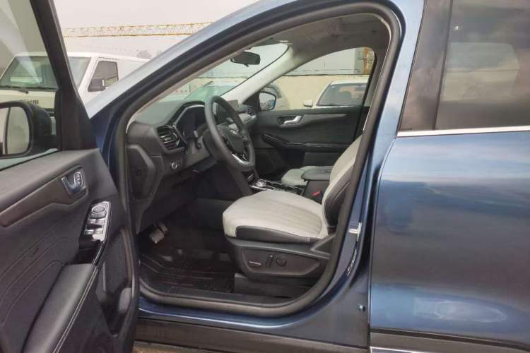 Used Ford Escape 2020 EcoBoost 245 Two-Wheel-Drive Titanium Edition Exterior 6