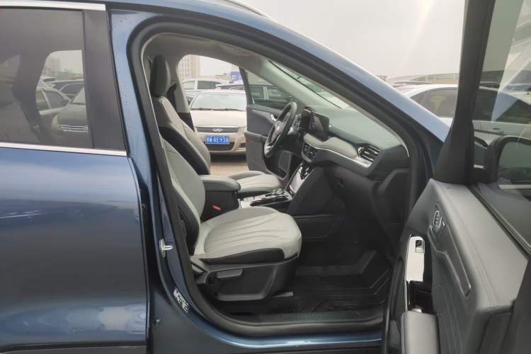 Used Ford Escape 2020 EcoBoost 245 Two-Wheel-Drive Titanium Edition Exterior 8