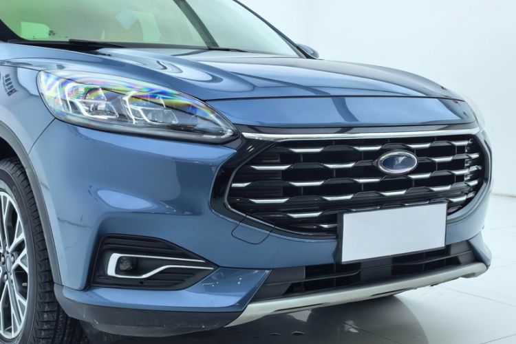 Used Ford Escape 2020 EcoBoost 245 Two-Wheel-Drive Titanium Edition Exterior 9