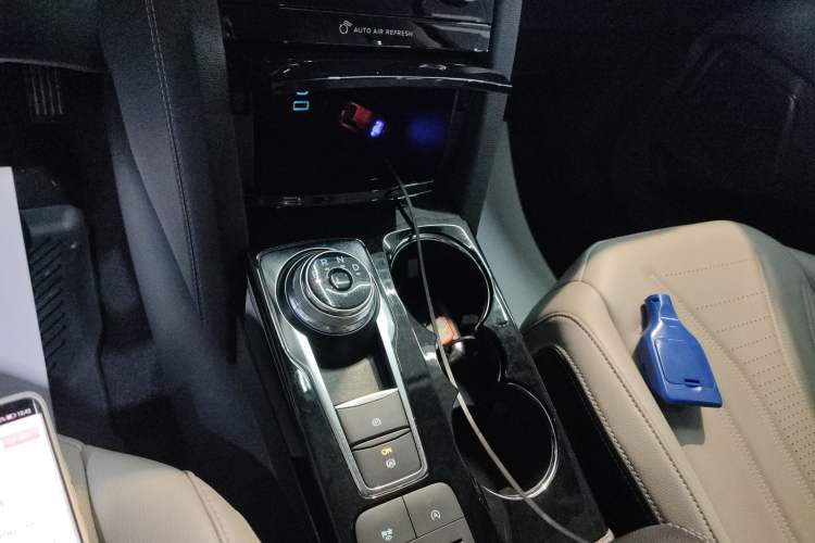 Used Ford Escape 2020 EcoBoost 245 Two-Wheel-Drive Titanium Edition Gear Lever