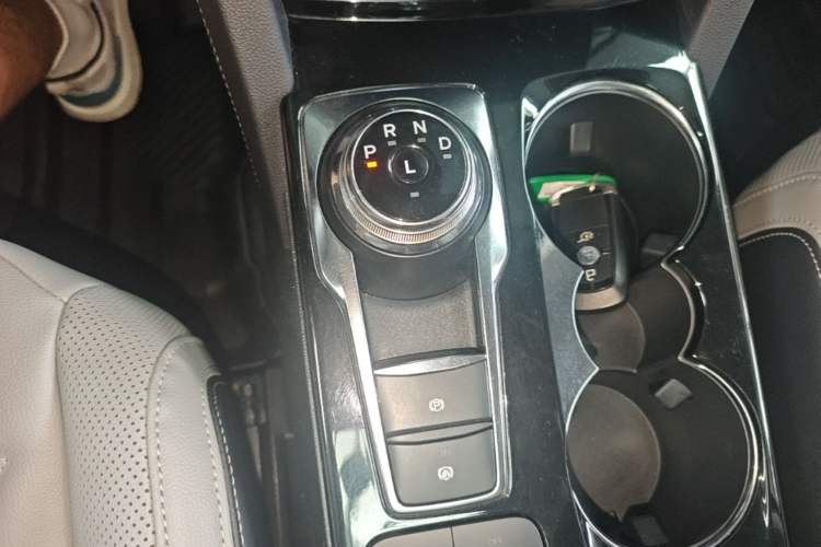 Used Ford Escape 2020 EcoBoost 245 Two-Wheel Drive Smart & Enjoyment Model Gear Lever