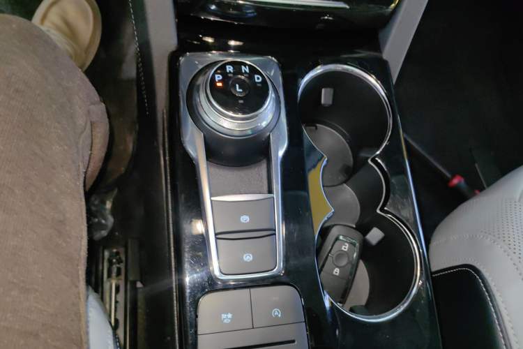 Used Ford Escape 2020 EcoBoost 245 Two-Wheel-Drive Titanium Edition Gear Lever