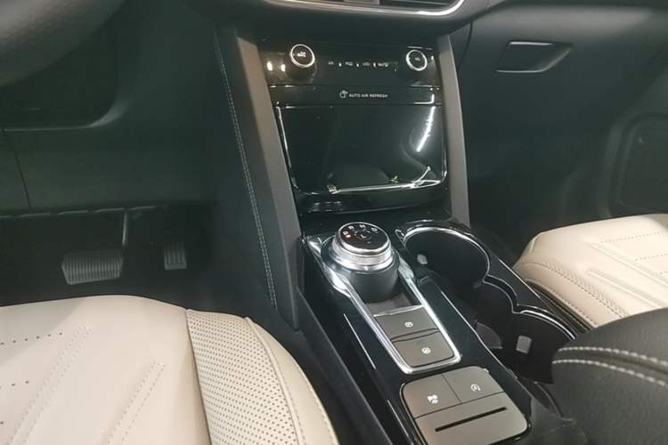 Used Ford Escape 2020 EcoBoost 245 Two-Wheel Drive Smart & Enjoyment Model Gear Lever