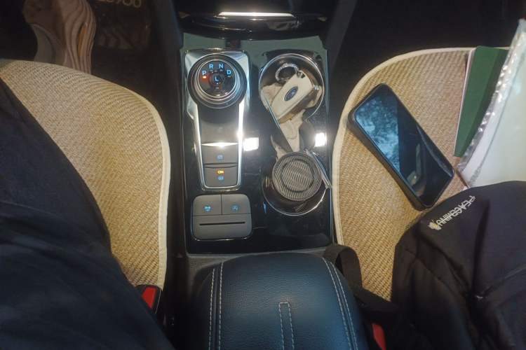 Used Ford Escape 2020 EcoBoost 245 Two-Wheel-Drive Titanium Edition Gear Lever