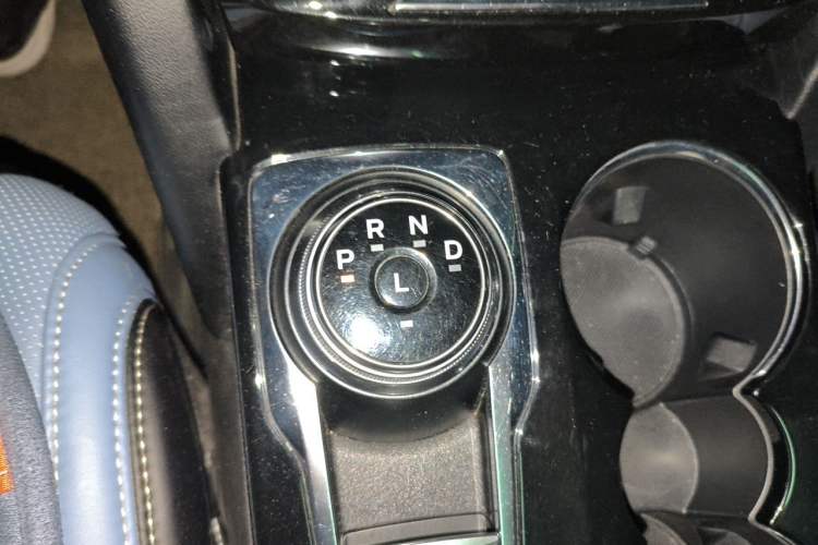 Used Ford Escape 2020 EcoBoost 245 Two-Wheel Drive Smart & Enjoyment Model Gear Lever