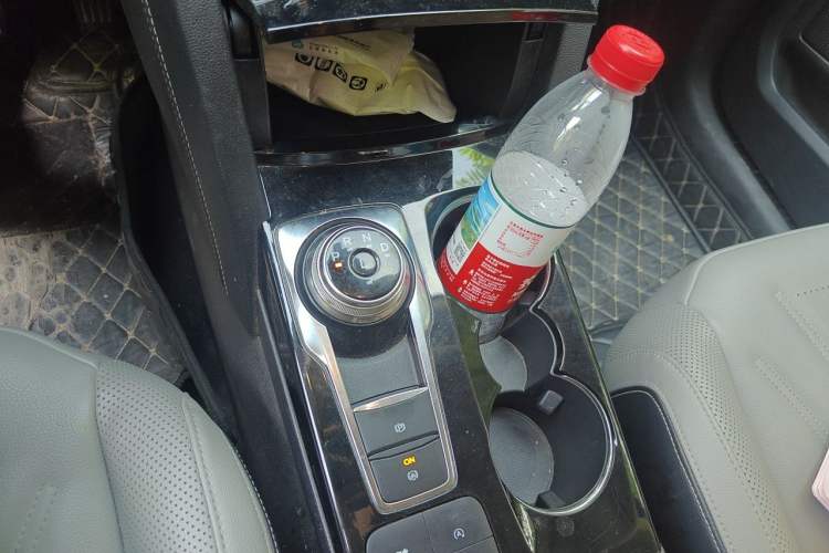 Used Ford Escape 2020 EcoBoost 245 Two-Wheel Drive Smart & Enjoyment Model Gear Lever