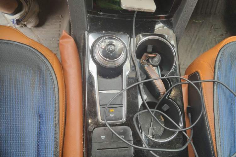 Used Ford Escape 2020 EcoBoost 245 Two-Wheel-Drive Titanium Edition Gear Lever