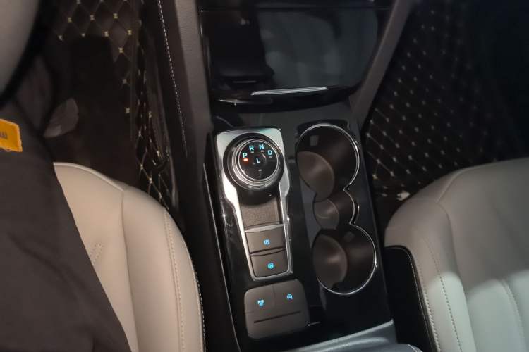 Used Ford Escape 2020 EcoBoost 245 Two-Wheel-Drive Comfort Edition Gear Lever