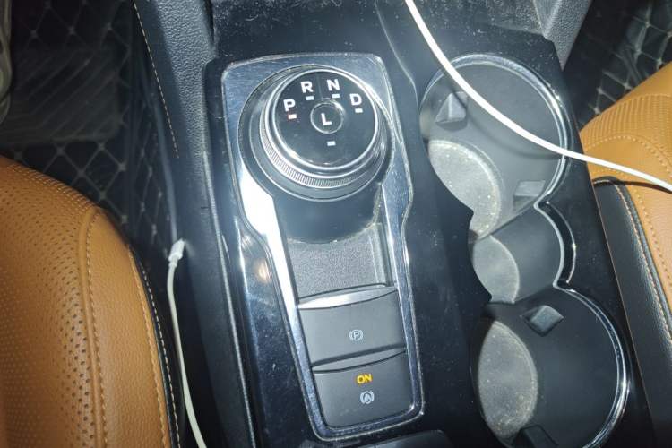 Used Ford Escape 2020 EcoBoost 245 Four-Wheel Drive Luxury Edition Gear Lever