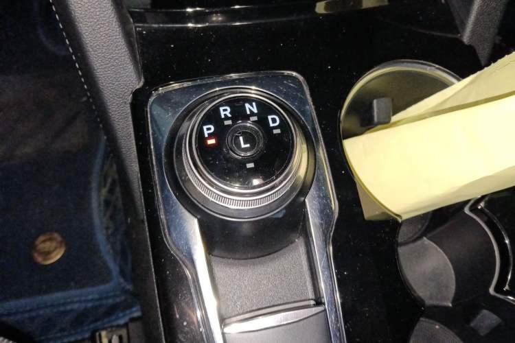Used Ford Escape 2020 EcoBoost 245 Four-Wheel Drive Luxury Edition Gear Lever