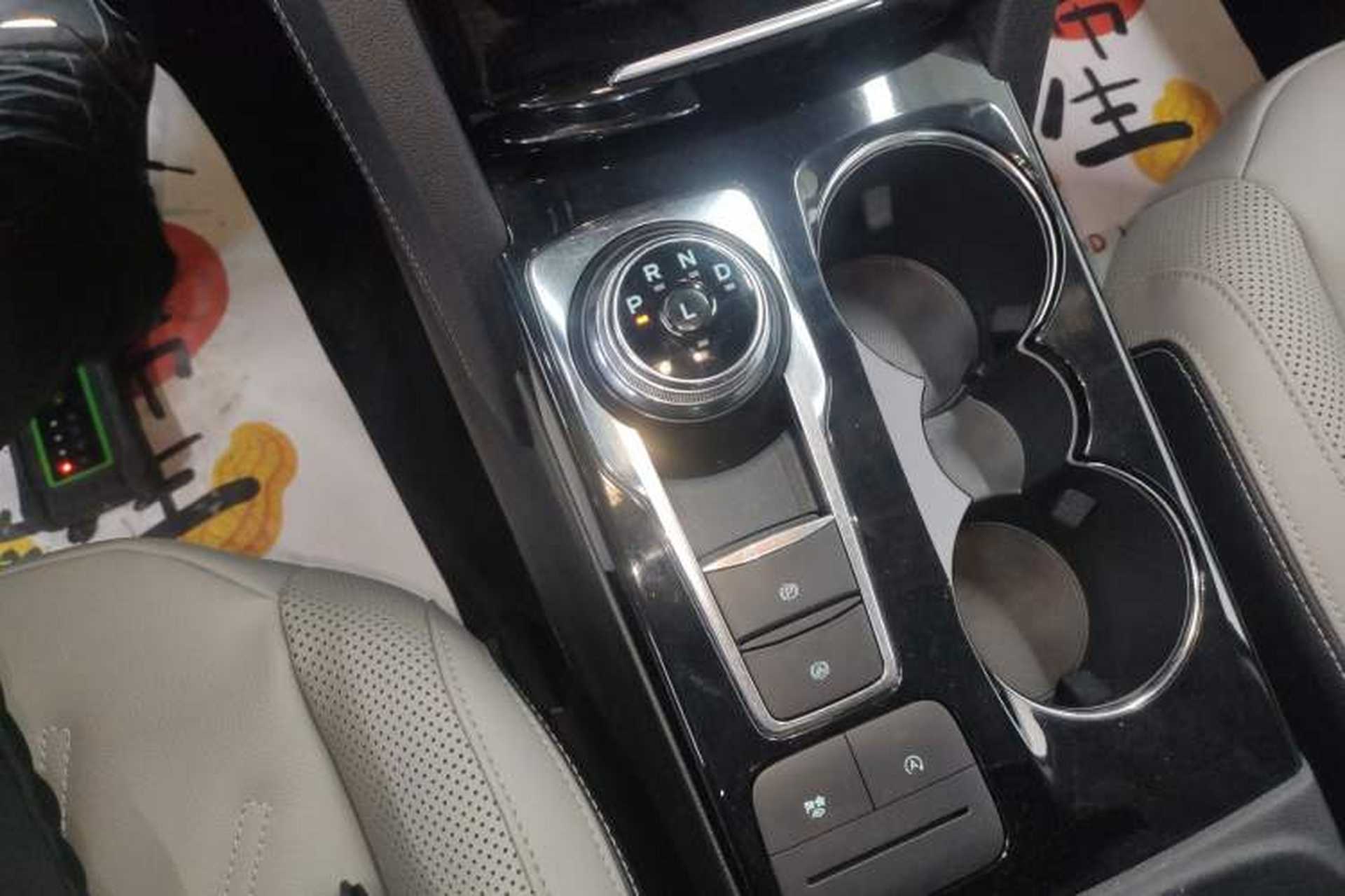 Used Ford Escape 2020 EcoBoost 245 Four-Wheel Drive Luxury Edition Gear Lever