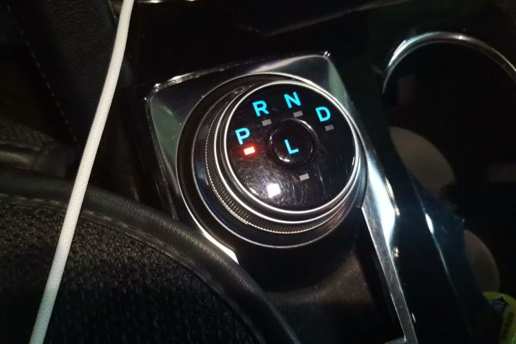 Used Ford Escape 2020 EcoBoost 245 Four-Wheel Drive Titanium Edition Gear Lever