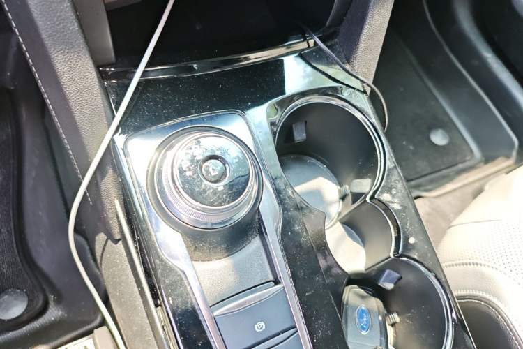 Used Ford Escape 2020 EcoBoost 245 Two-Wheel-Drive Titanium Edition Gear Lever