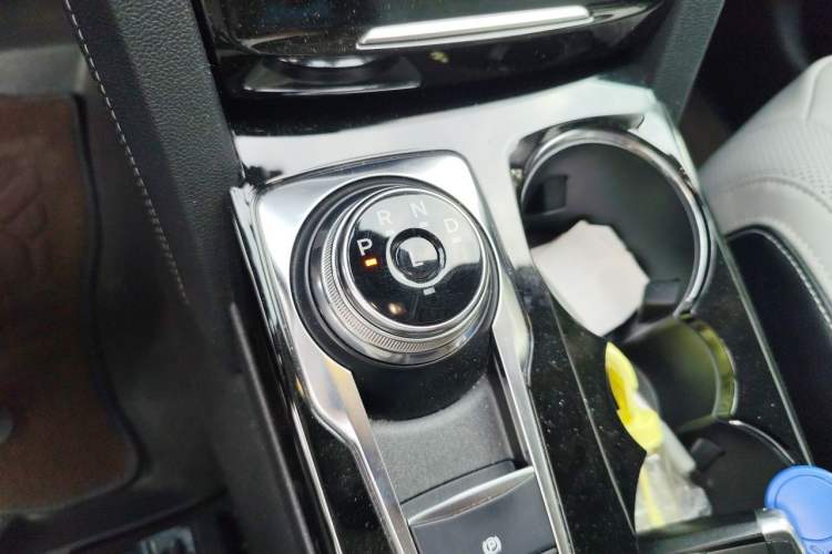 Used Ford Escape 2020 EcoBoost 245 Two-Wheel-Drive Titanium Edition Gear Lever