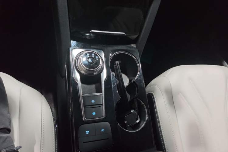 Used Ford Escape 2020 EcoBoost 245 Two-Wheel Drive Smart & Enjoyment Model Gear Lever