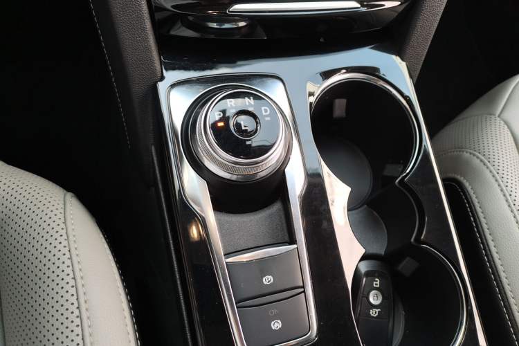 Used Ford Escape 2020 EcoBoost 245 Two-Wheel Drive Smart & Enjoyment Model Gear Lever