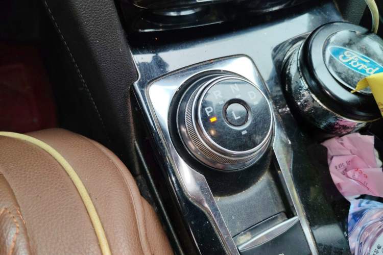 Used Ford Escape 2020 EcoBoost 245 Four-Wheel Drive Luxury Edition Gear Lever