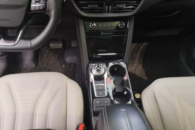 Used Ford Escape 2020 EcoBoost 245 Four-Wheel Drive Luxury Edition Gear Lever