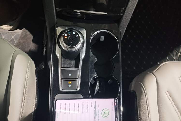 Used Ford Escape 2020 EcoBoost 245 Two-Wheel-Drive Comfort Edition Gear Lever