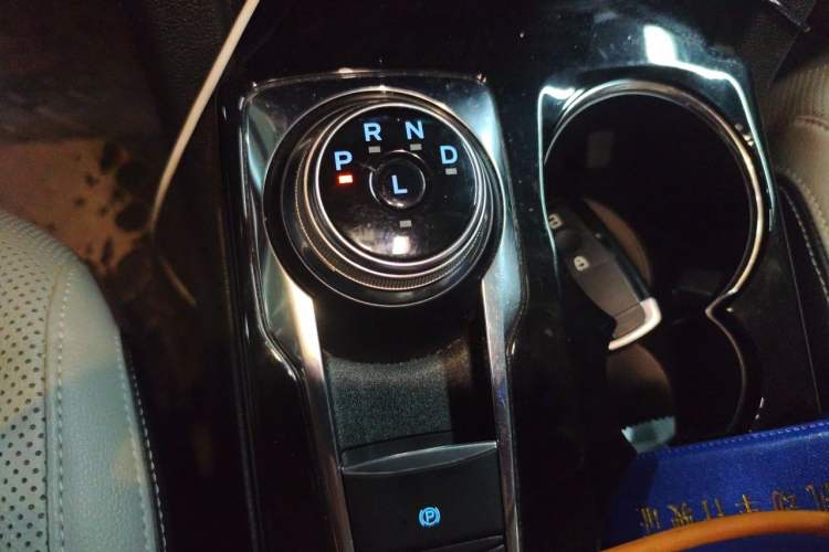 Used Ford Escape 2020 EcoBoost 245 4x4 Enjoyment Model Gear Lever