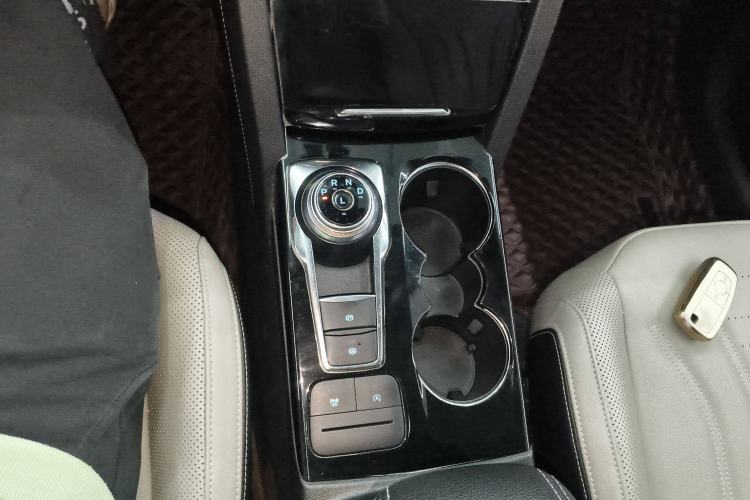 Used Ford Escape 2020 EcoBoost 245 Four-Wheel Drive Titanium Edition Gear Lever