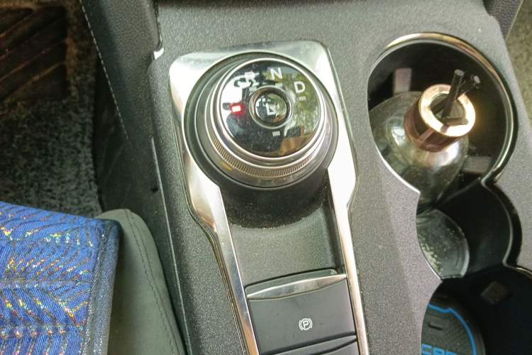 Used Ford Escape 2020 EcoBoost 245 Two-Wheel Drive Smart & Enjoyment Model Gear Lever