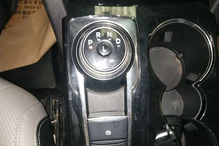 Used Ford Escape 2020 EcoBoost 245 Two-Wheel-Drive Titanium Edition Gear Lever