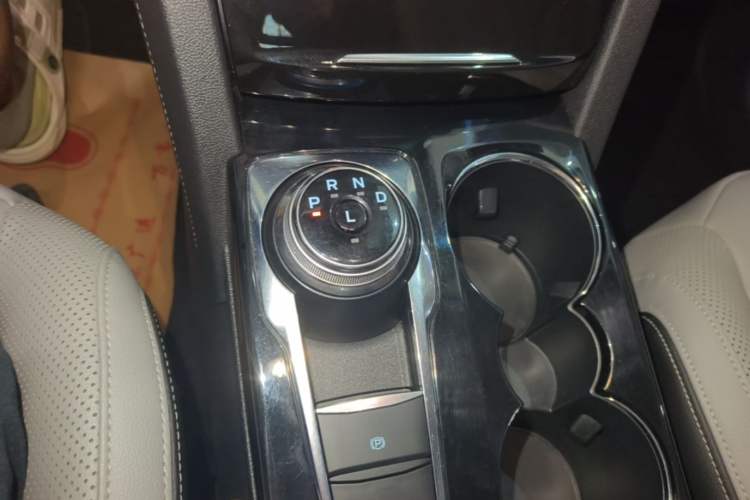 Used Ford Escape 2020 EcoBoost 245 Four-Wheel Drive Luxury Edition Gear Lever