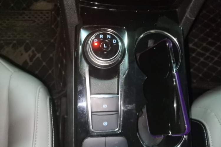 Used Ford Escape 2020 EcoBoost 245 Two-Wheel-Drive Comfort Edition Gear Lever