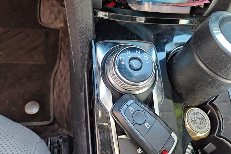 Used Ford Escape 2020 EcoBoost 245 Two-Wheel-Drive Titanium Edition Gear Lever