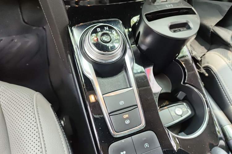 Used Ford Escape 2020 EcoBoost 245 Two-Wheel Drive Smart & Enjoyment Model Gear Lever
