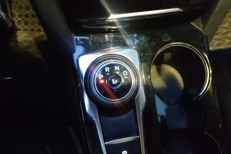 Used Ford Escape 2020 EcoBoost 245 Two-Wheel-Drive Titanium Edition Gear Lever
