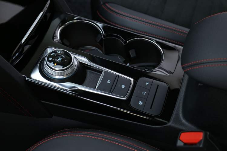 Used Ford Escape 2020 EcoBoost 245 Four-Wheel Drive ST-LINE Deluxe Edition Gear Lever
