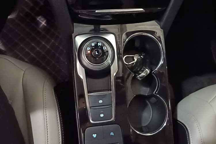Used Ford Escape 2020 EcoBoost 245 Two-Wheel-Drive Comfort Edition Gear Lever