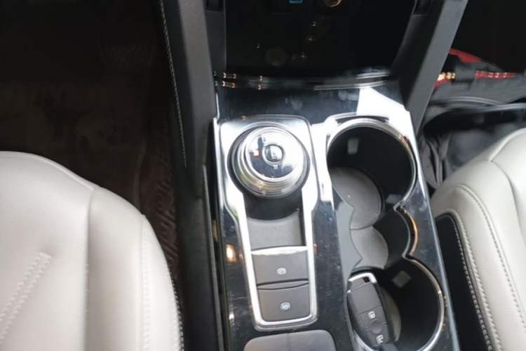 Used Ford Escape 2020 EcoBoost 245 Two-Wheel-Drive Comfort Edition Gear Lever
