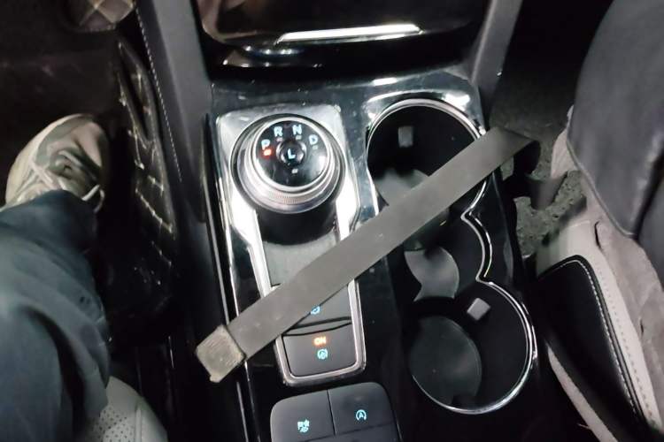 Used Ford Escape 2020 EcoBoost 245 Two-Wheel-Drive Titanium Edition Gear Lever