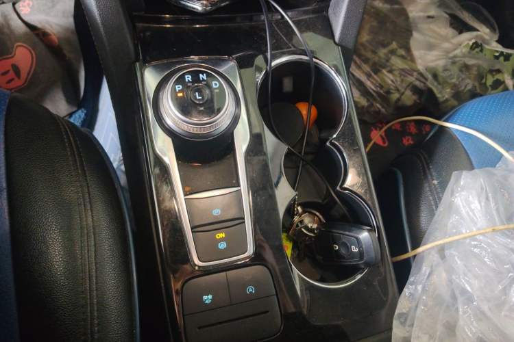 Used Ford Escape 2020 EcoBoost 245 Two-Wheel-Drive Titanium Edition Gear Lever