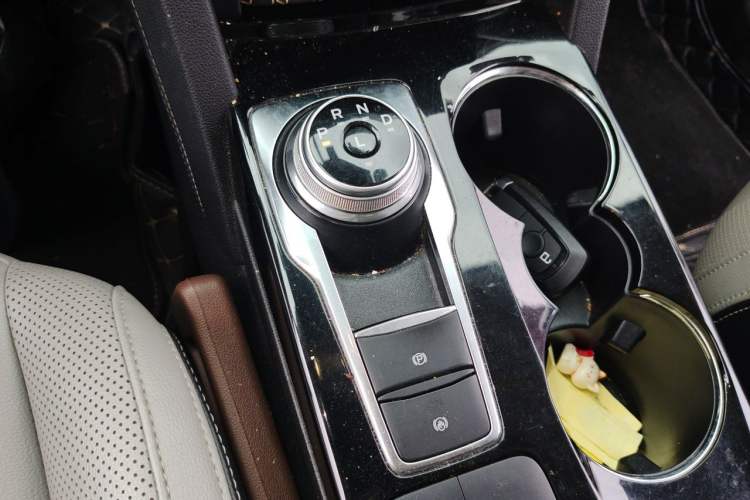 Used Ford Escape 2020 EcoBoost 245 Two-Wheel-Drive Titanium Edition Gear Lever