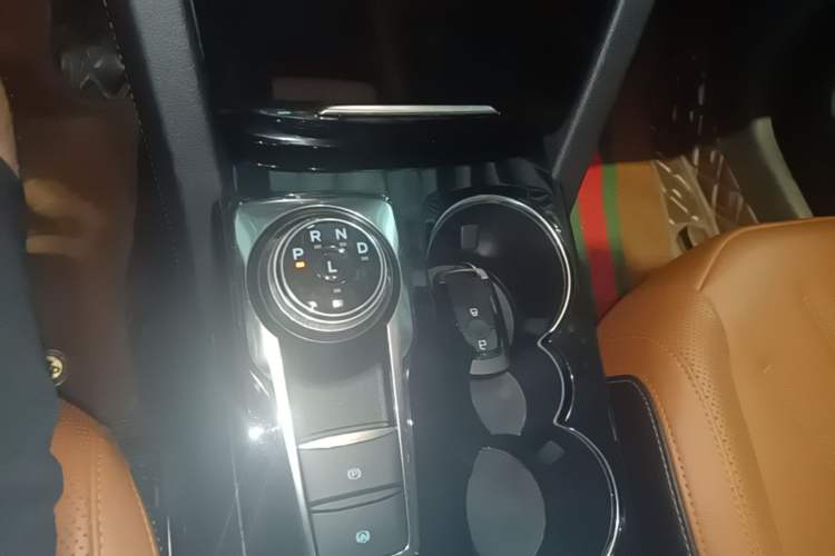 Used Ford Escape 2020 EcoBoost 245 Two-Wheel Drive Smart & Enjoyment Model Gear Lever