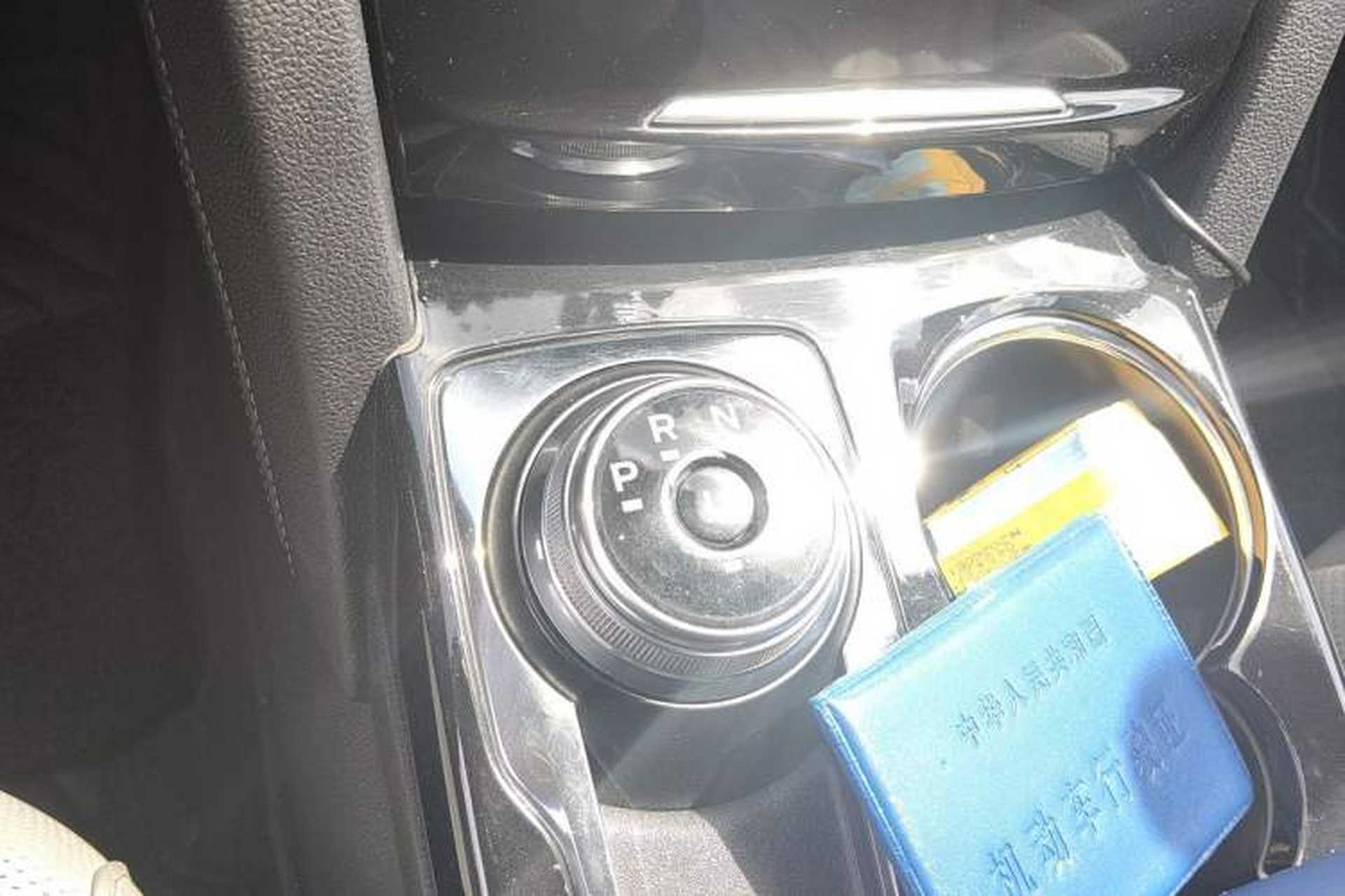 Used Ford Escape 2020 EcoBoost 245 Four-Wheel Drive Luxury Edition Gear Lever