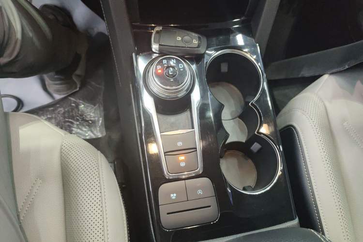 Used Ford Escape 2020 EcoBoost 245 Two-Wheel Drive Smart & Enjoyment Model Gear Lever