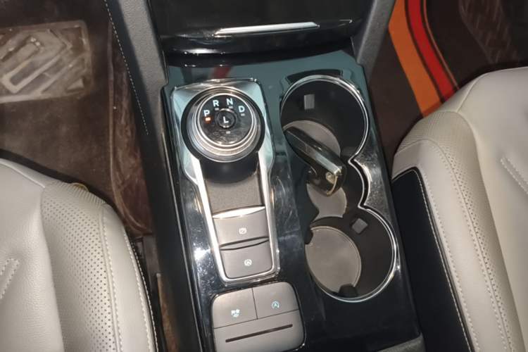 Used Ford Escape 2020 EcoBoost 245 Two-Wheel-Drive Titanium Edition Gear Lever