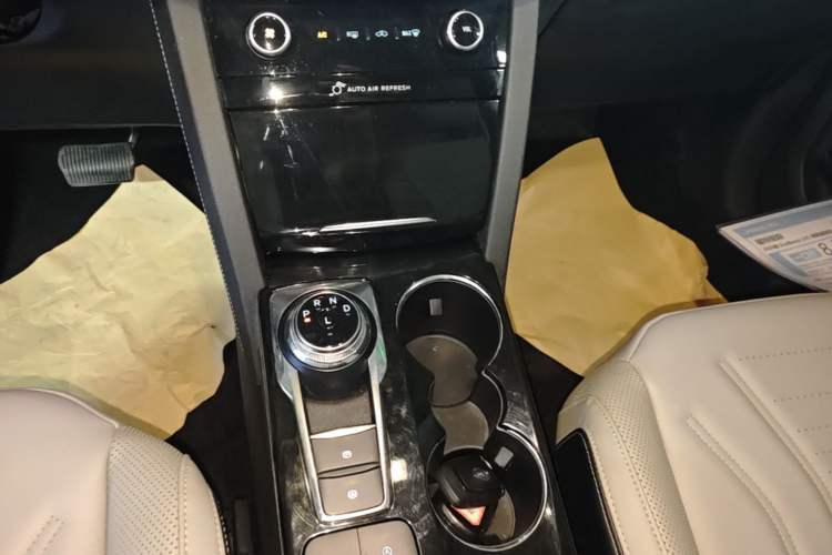 Used Ford Escape 2020 EcoBoost 245 Two-Wheel-Drive Titanium Edition Gear Lever