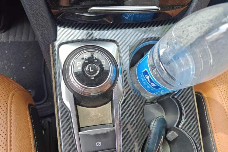 Used Ford Escape 2020 EcoBoost 245 Four-Wheel Drive Luxury Edition Gear Lever
