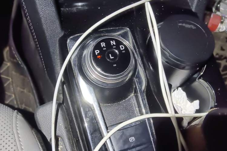 Used Ford Escape 2020 EcoBoost 245 Two-Wheel-Drive Titanium Edition Gear Lever