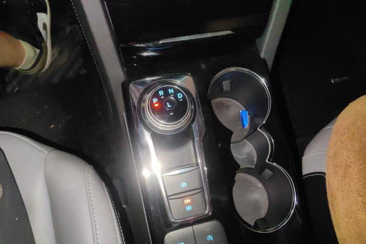 Used Ford Escape 2020 EcoBoost 245 Two-Wheel-Drive Comfort Edition Gear Lever