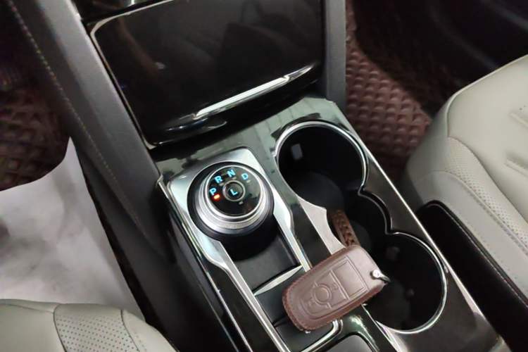 Used Ford Escape 2020 EcoBoost 245 Four-Wheel Drive Titanium Edition Gear Lever
